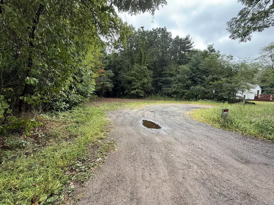  95 Simon Rd, Enfield, CT 06082 photo 3