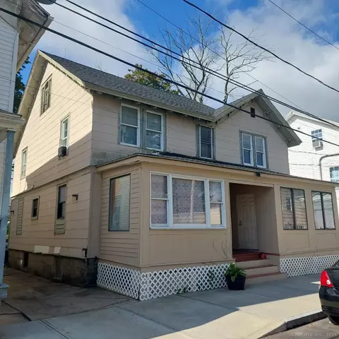 18 Amity St, New London, CT 06320