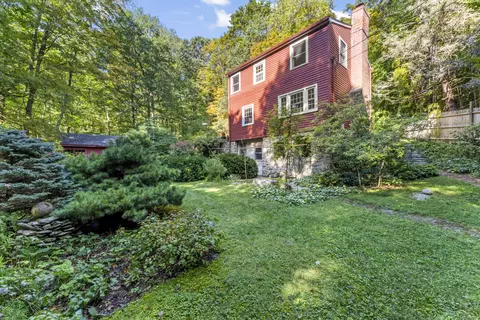 271 Hattertown Rd, Monroe, CT 06468