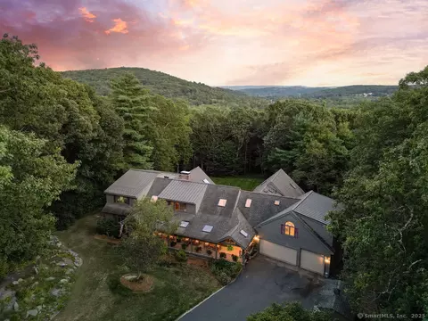 13 Woodland Dr, Canton, CT 06019