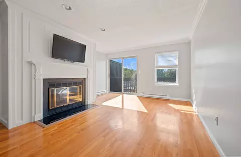140 Kane St #D4, West Hartford, CT 06119