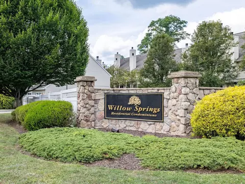 27 Willow Spgs #27, New Milford, CT 06776