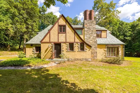 69 Peckham Ln, Killingly, CT 06239