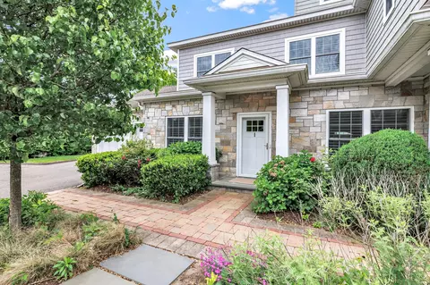2180 Kings Hwy #1, Fairfield, CT 06824