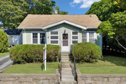 51 Thames St, New London, CT 06320