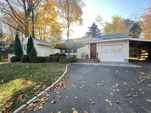 7 Peaceful Ln, Norwalk, CT 06851