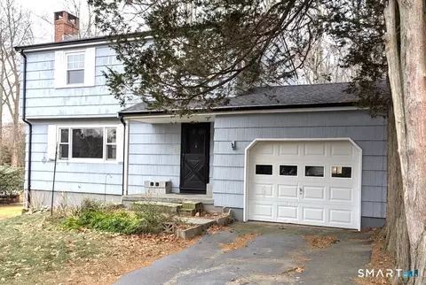 124 Holly Hill Dr, Uncasville, CT 06382
