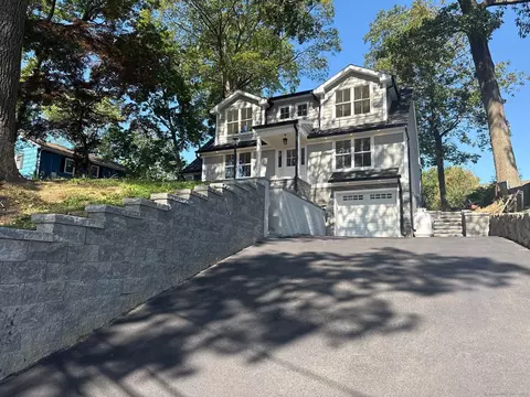 288 Welchs Point Rd, Milford, CT 06460
