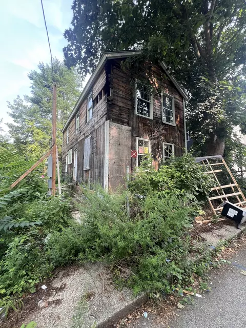 48 Lake St, Norwich, CT 06360