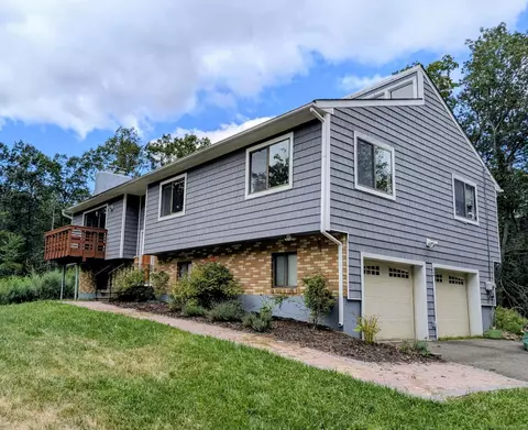 12 N Nabby Rd, Danbury, CT 06811