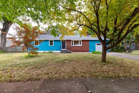 34 Parmalee Dr, Hamden, CT 06514