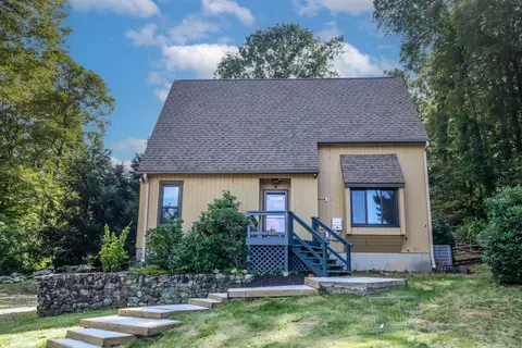 31 Pilgrim Ln, Naugatuck, CT 06770