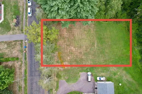 15 Mckenzie Dr, Southington, CT 06489