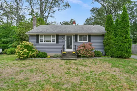 28 Live Oaks Rd, Milford, CT 06460