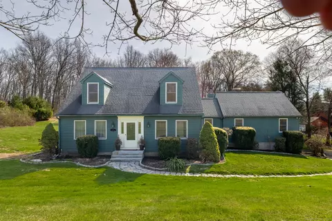 38 Barnhill Rd, Woodbury, CT 06798