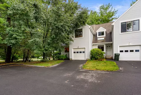 4 Locust Ln #4, Farmington, CT 06032