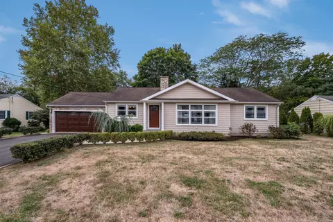 7 Jourdan Rd, Branford, CT 06405