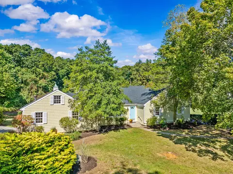 14 Horseshoe Ln, Madison, CT 06443