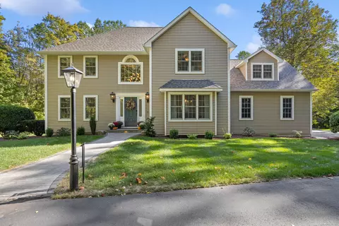 31 Nathan Hale Ct, Cheshire, CT 06410