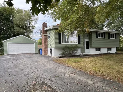 8 Powder Horn Ln, Ledyard, CT 06339