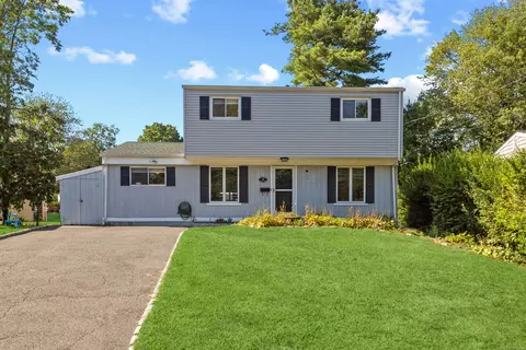 49 Regent Ct, Stamford, CT 06907