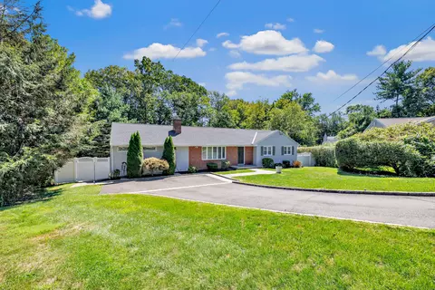 43 River Hill Dr, Stamford, CT 06902
