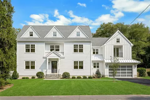 30 Lake Dr, Darien, CT 06820