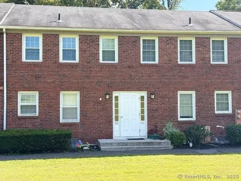 128 Old Farms Ln #128, New Milford, CT 06776