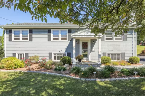 31 Caldwell Dr, New Milford, CT 06776