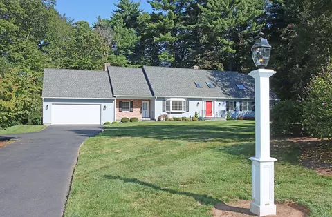 44 Daventry Hill Rd, Avon, CT 06001