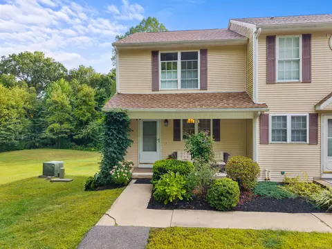 38 Fairway Dr #1, Ledyard, CT 06339