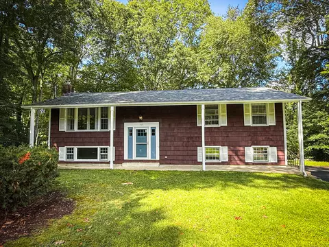 53 Lovers Ln, East Lyme, CT 06333