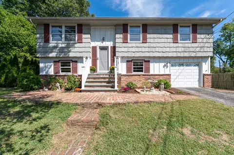 4 Elaine Dr, Stamford, CT 06902