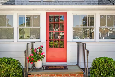 26 Avery St, Mystic, CT 06355