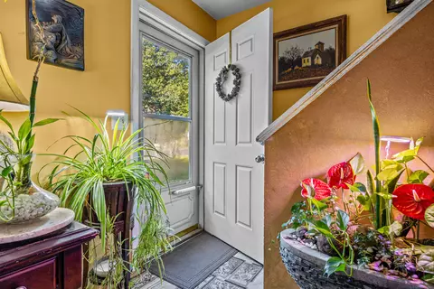 248 Oakville Ave #E, Waterbury, CT 06708