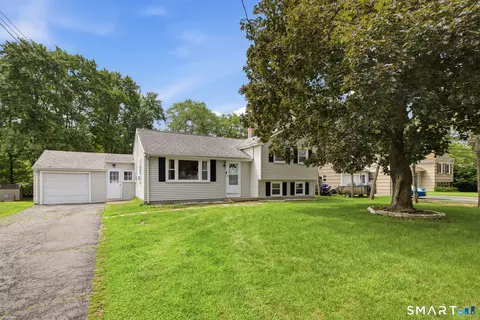 Exterior - 15 Lin Sal St, Windsor Locks, CT 06096 photo 5 of 10