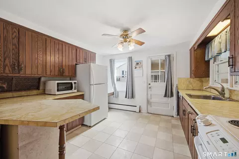 Kitchen - 15 Lin Sal St, Windsor Locks, CT 06096 photo 4 of 8