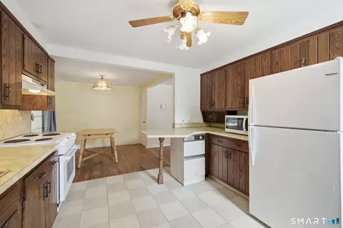 Kitchen - 15 Lin Sal St, Windsor Locks, CT 06096 photo 5 of 8