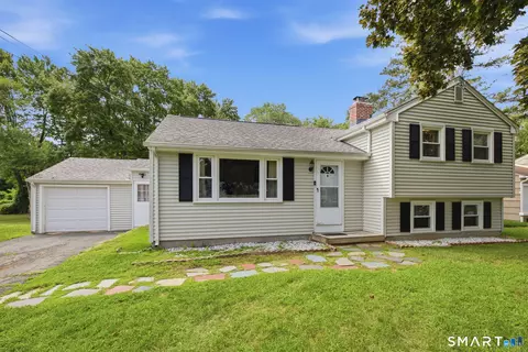 Exterior - 15 Lin Sal St, Windsor Locks, CT 06096 photo 4 of 10