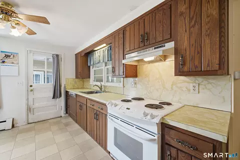 Kitchen - 15 Lin Sal St, Windsor Locks, CT 06096 photo 3 of 8