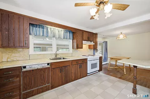 Kitchen - 15 Lin Sal St, Windsor Locks, CT 06096 photo 6 of 8