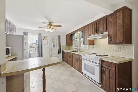 Kitchen - 15 Lin Sal St, Windsor Locks, CT 06096 photo 1 of 8