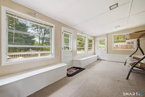 Entry Way - 15 Lin Sal St, Windsor Locks, CT 06096 photo 2 of 2