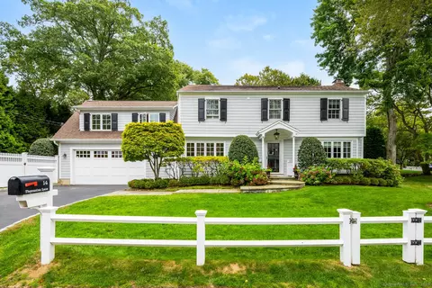 14 Thomasina Ln, Darien, CT 06820