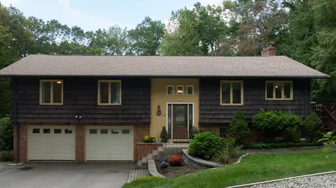 22 Tunxis Trl, Bolton, CT 06043