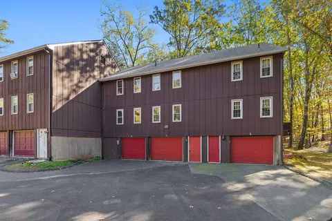 239 Old Farms Rd #15A, Avon, CT 06001