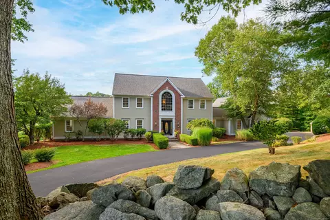 17 Adams Hill Ln, Newtown, CT 06470