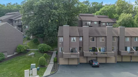 166 Old Brookfield Rd #11-1, Danbury, CT 06811