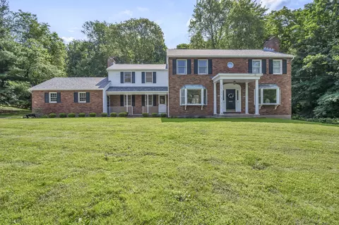 1 Pine Glen Ter, Wallingford, CT 06492