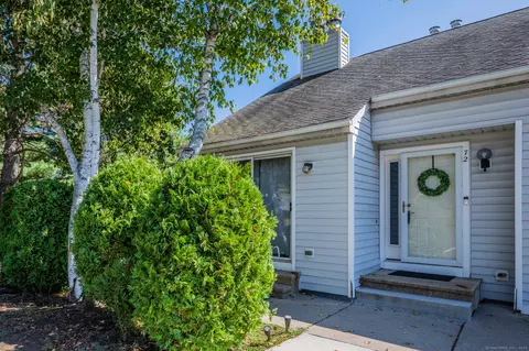 72 Clubhouse Dr #72, Cromwell, CT 06416